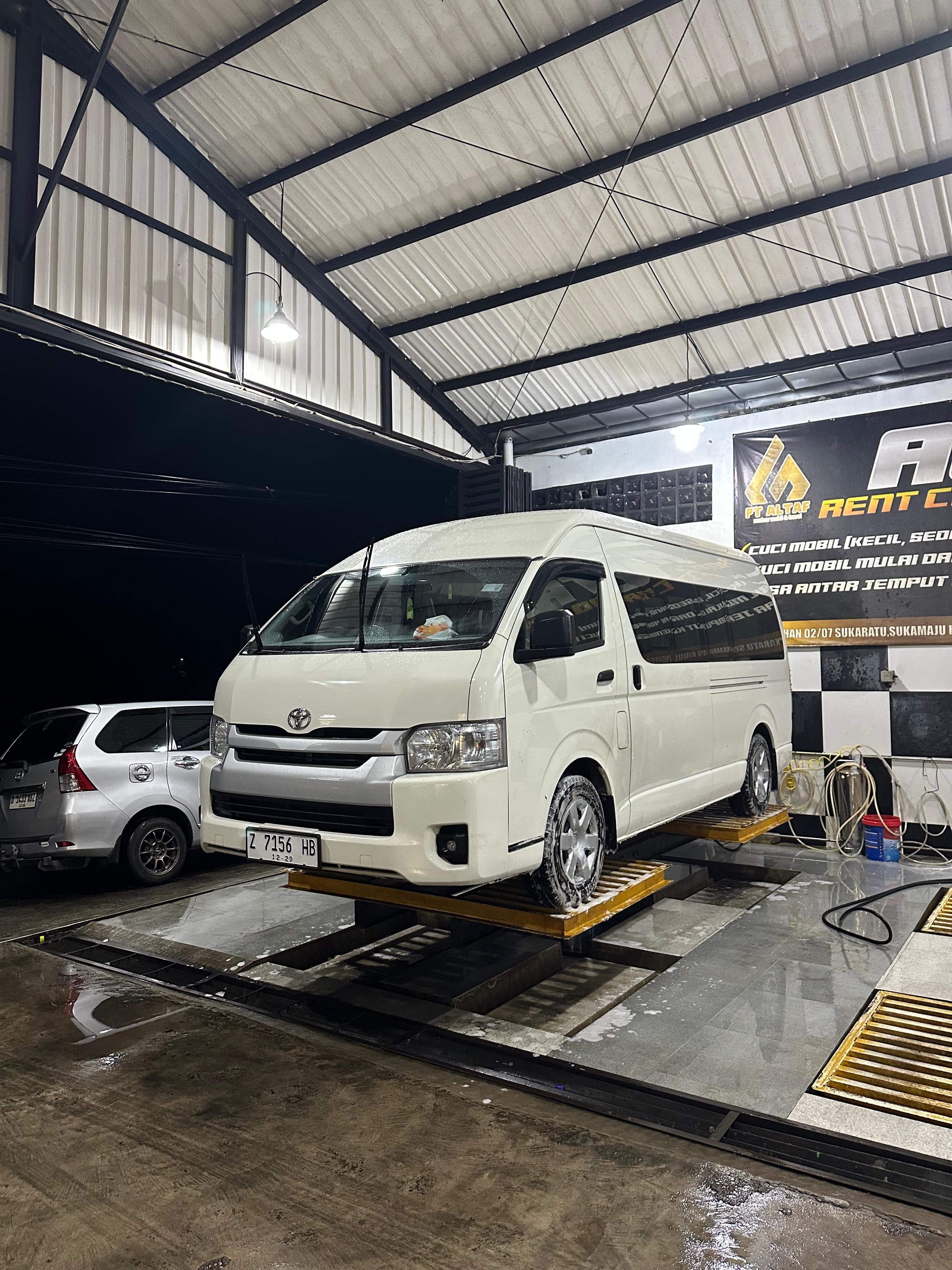 Harga Sewa Hiace Tasikmalaya Terbaru 2026, Solusi Nyaman untuk Perjalanan Rombongan