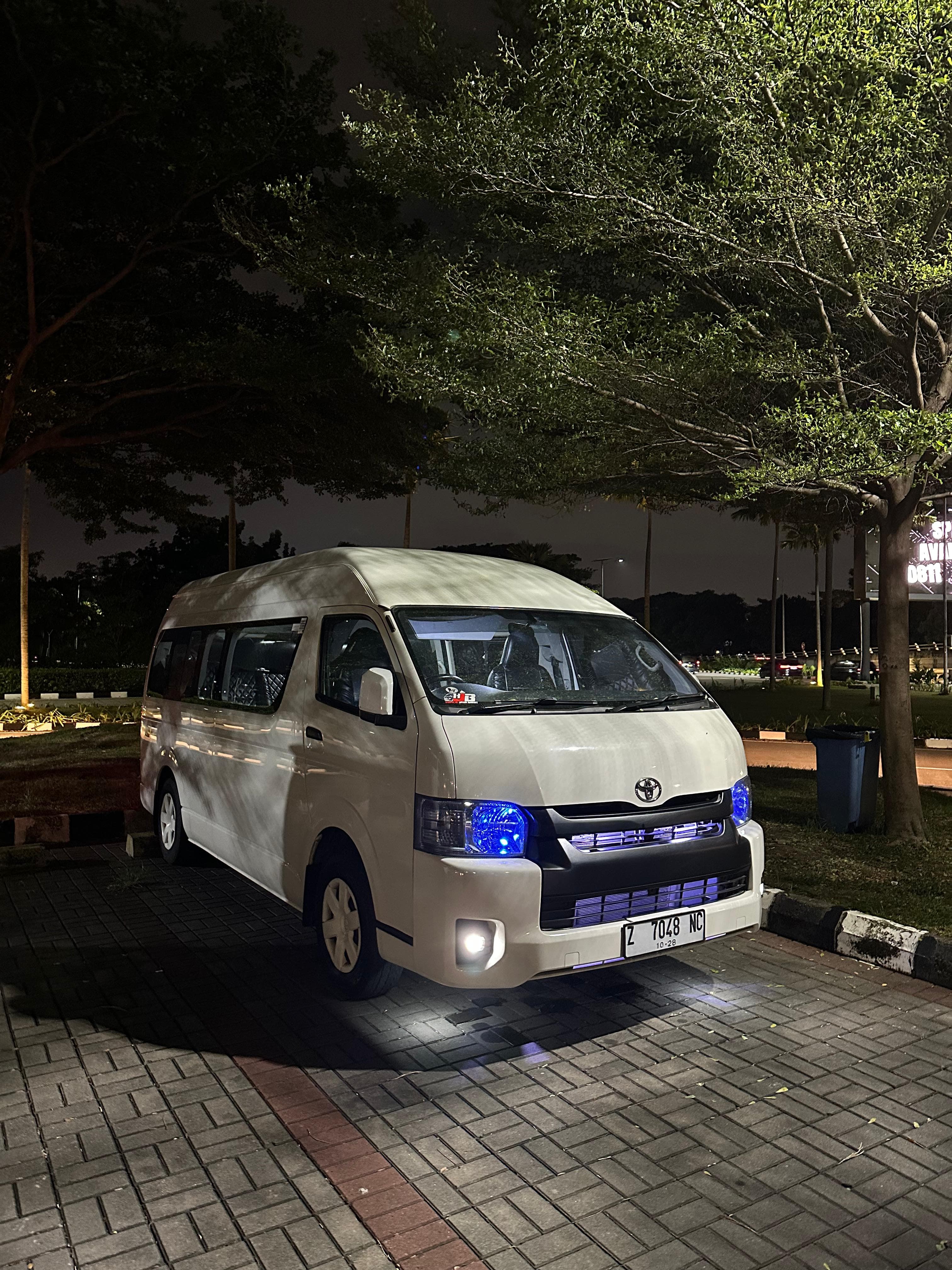 Rental Hiace Commuter Garut: Kapasitas 12–15 Seat untuk Rombongan