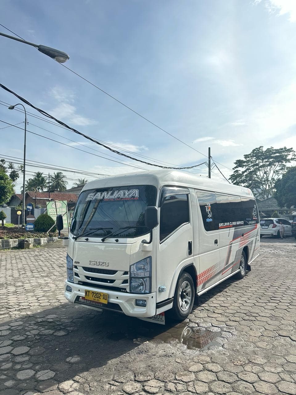 Sewa Elf Ciamis Murah dan Nyaman, Solusi Perjalanan Rombongan Tanpa Ribet